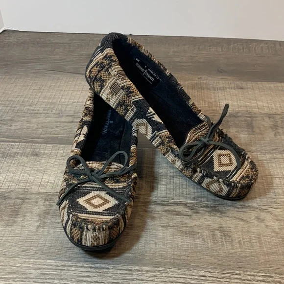Minnetonka Aztec print loafers size 9 - Picture 1 of 8
